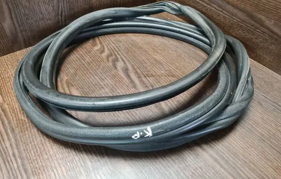 Citroen Berlingo Front door rubber seal 9023Z1