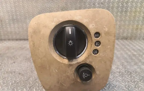Mercedes-Benz CLS C219 Light switch 2195450604