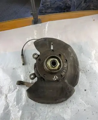 BMW 7 E38 Front wheel hub spindle knuckle