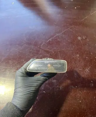 Volvo S60 Front fender indicator light 8658945