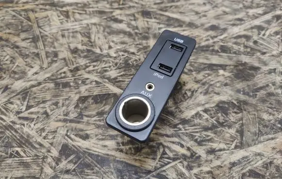 Jaguar XJL USB socket connector AW9319C166AA