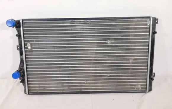 Volkswagen Golf V Coolant radiator 