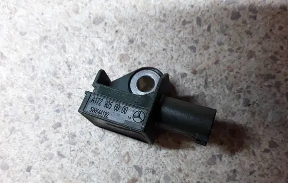 Mercedes-Benz C W204 Airbag deployment crash/impact sensor A1729056000