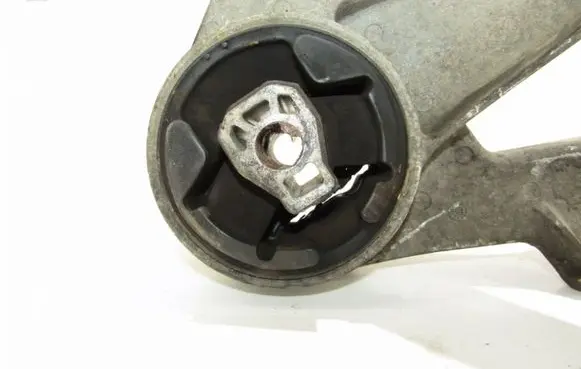 Opel Antara Engine mount bracket