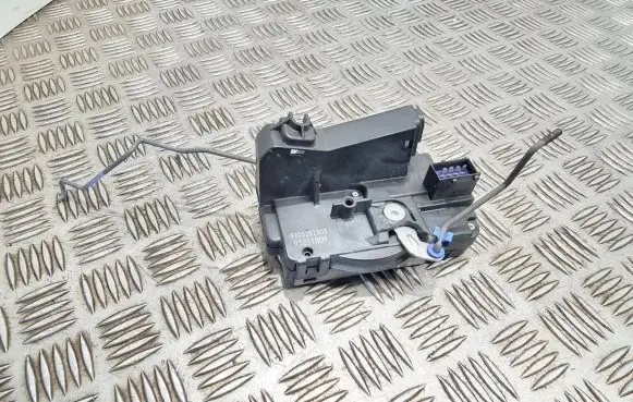 Opel Vivaro Rear door lock 8200282303 93851809
