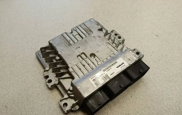 Volvo V40 Engine control unit/module 31355712 SID807EV0 S180134103A