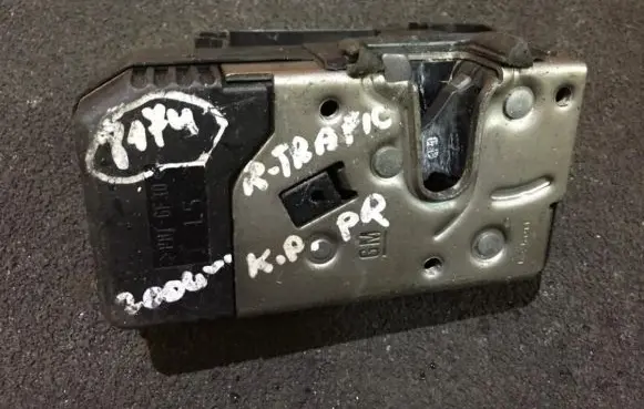 Renault Trafic II (X83) Front door lock 8200008247 91166228