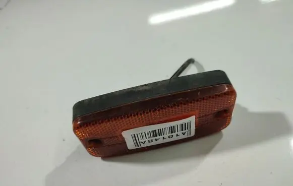Iveco Daily 30.8 - 9 Front reflector 