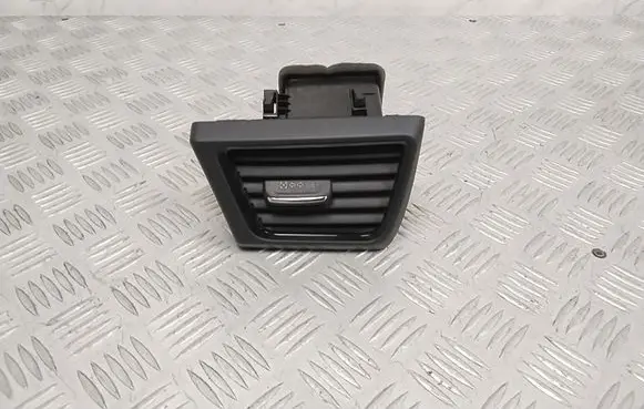 Nissan Leaf II (ZE1) Dashboard side air vent grill/cover trim 687615SA0B