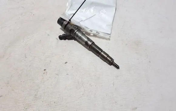 Renault Master III Fuel injector 0445110634