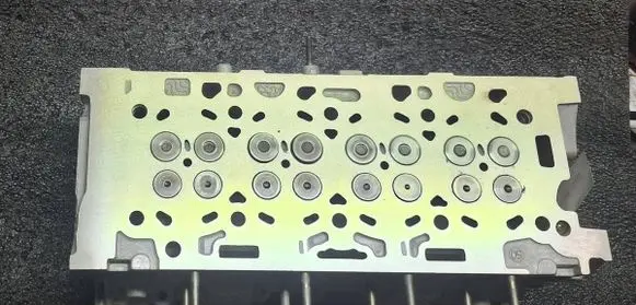 Peugeot 407 Engine head 9651517110