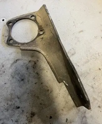 Mitsubishi L200 Front differential bracket 