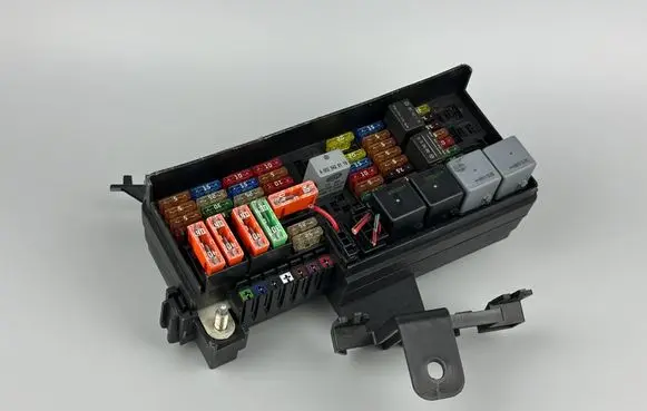 Mercedes-Benz ML W164 Fuse module A1645403072 5072426 YAP2929106