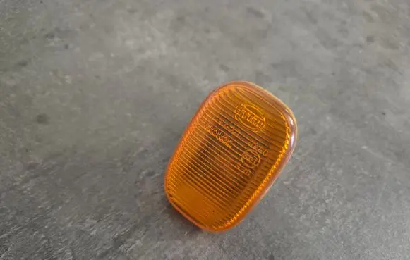 Toyota Hilux (AN10, AN20, AN30) Front fender indicator light 