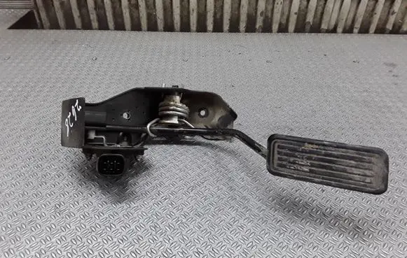 Toyota Avensis T250 Accelerator throttle pedal
