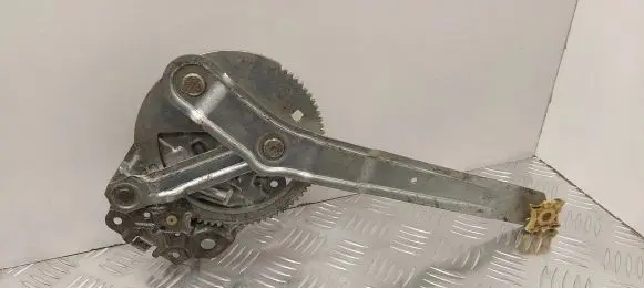 Rear door manual window regulator