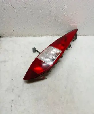 Ford Mondeo Mk III Rear/tail lights 1S7113404C 0374D E49577