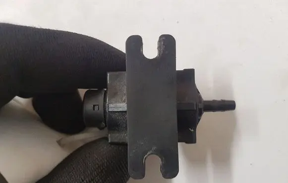 Opel Astra J Turbo solenoid valve 70246100 8972882491