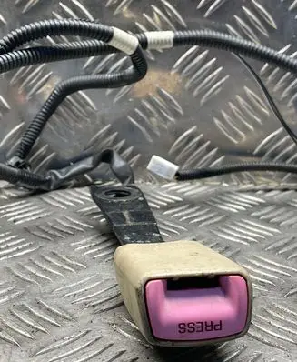 Lexus IS 220D-250-350 Front seatbelt buckle E034501 B480