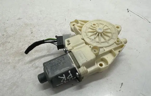 Mercedes-Benz A W176 Front door window regulator motor A2469065100