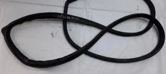 Mazda 5 Rubber seal front coupe door 