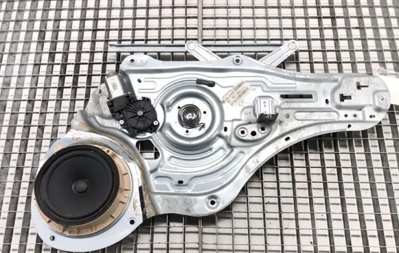 KIA Sportage Front door window regulator with motor 824803U130