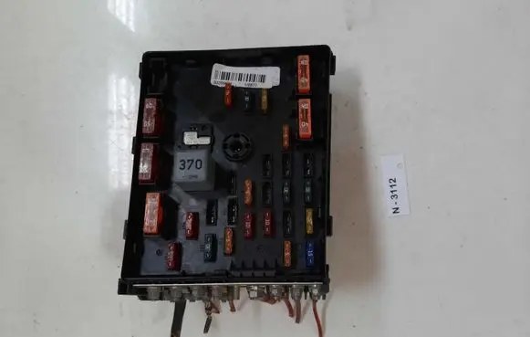 Volkswagen PASSAT B7 Fuse box set 63592777
