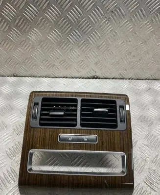 Rear air vent grill