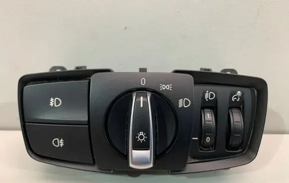 BMW 2 F46 Light switch 9865825