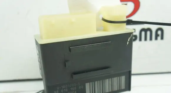 Peugeot 5008 Coolant fan relay 9801916680