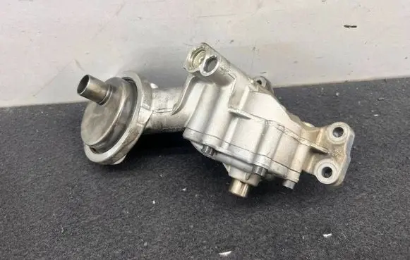 Audi A4 S4 B7 8E 8H Oil pump 059115105