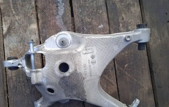 Rear upper control arm/wishbone