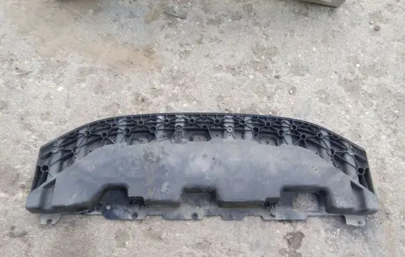 Front bumper skid plate/under tray