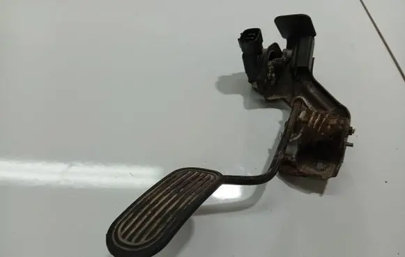 Toyota Avensis Verso Accelerator throttle pedal