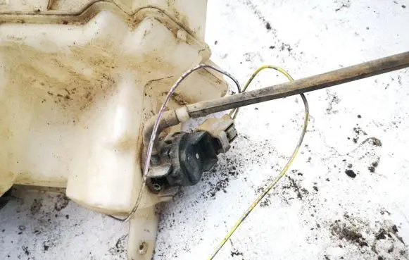 Mazda 3 I Windscreen/windshield washer pump 8603109120 860310-9120