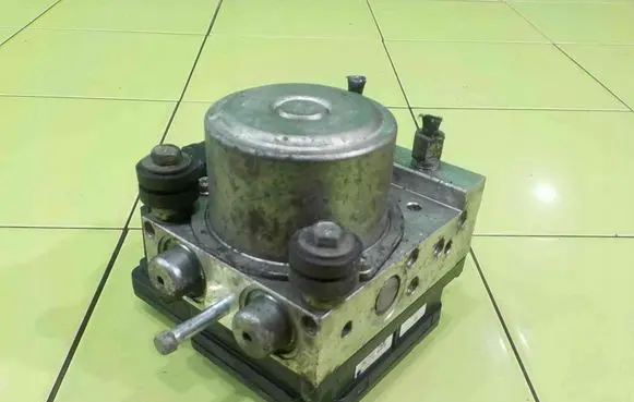 Nissan Juke I F15 ABS Pump 476601KK0B