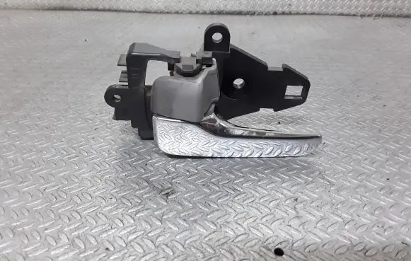 Mitsubishi Grandis Front door interior handle MN105359