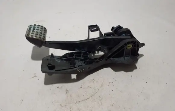 Mercedes-Benz GLA H247 Brake pedal A1772902200