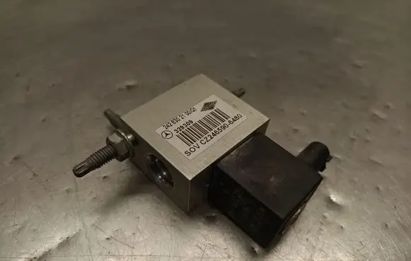 Mercedes-Benz B W246 W242 Air conditioning (A/C) expansion valve A2428302100