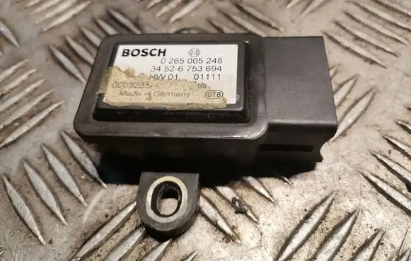 BMW 5 E39 Yaw turn rate sensor 6753694