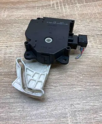 Toyota Avensis T270 Air flap motor/actuator 1138002810 WITHPLUG