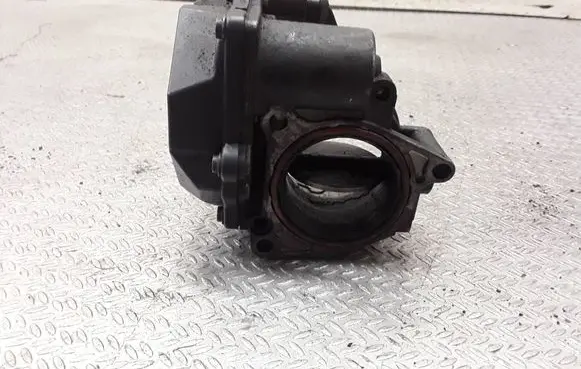 Volkswagen PASSAT B6 Throttle valve 