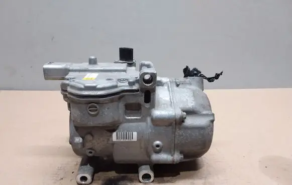 Toyota Auris E180 Air conditioning (A/C) compressor (pump) 0422001330 8S02176