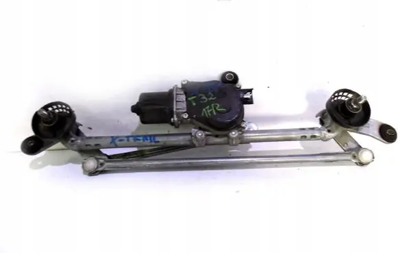 Nissan X-Trail T32 Front wiper linkage and motor