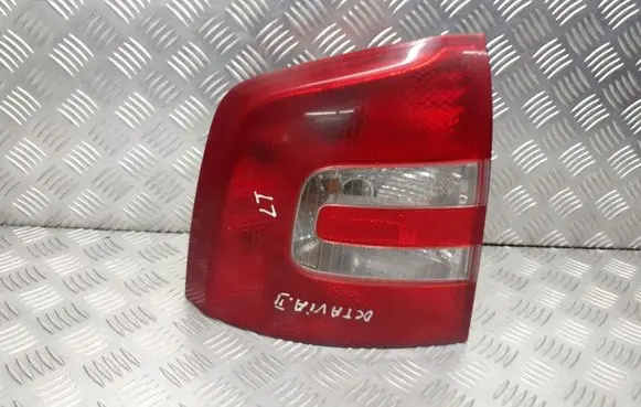 Skoda Octavia Mk2 (1Z) Rear/tail lights set 1Z9945257