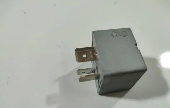 Volkswagen Golf V Other relay 141951253B