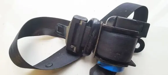 Volkswagen Golf IV Front seatbelt 4680192