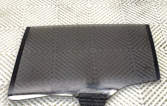 Porsche Panamera (970) Rear door window glass 