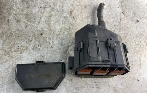 Toyota Land Cruiser (J120) Relay mounting block 8266242140