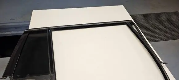 Jeep Grand Cherokee WL Rear vent window glass